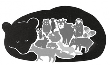 クマは生態系の傘のような役割を担う動物である（クマが暮らせる森は多くの生き物が暮らせる）ということを表した当会のロゴ